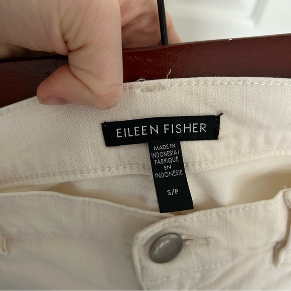 Eileen Fisher White Straight Leg Cropped Jeans with Raw Fray Hem - Picture 5 of 11